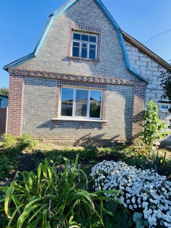 Продаю частину будинку зі зручностями, є гараж - фото 1