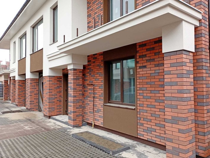4-кімнатний таунхаус з гаражем в р-ні "Метро", 138 кв/м - фото 1
