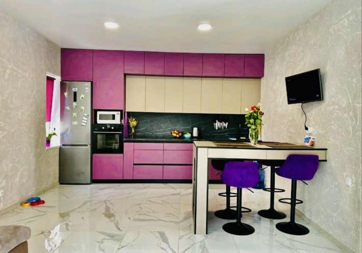 ЦЕНТР . Жилий Будинок р-н 4 школи з меблями - фото 1