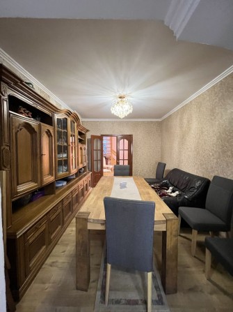 Півособняк із земельною ділянкою поруч центру міста - фото 1