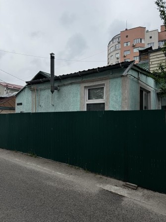 Продаж частини  будинку  в Центрі  дві кімнати/всі зручності - фото 1