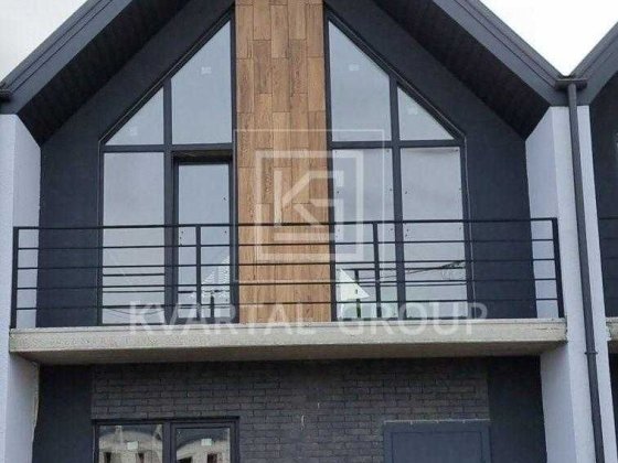 Таун з класним планування поруч з лісом Ірпінь