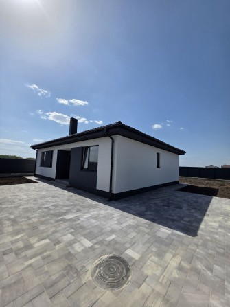 Продаж нового одноповерхового будинку з ремонтом - фото 1