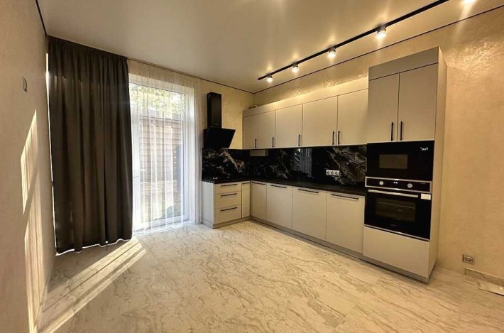 Продаж таунхаусу з ремонтом в Бучі - фото 1