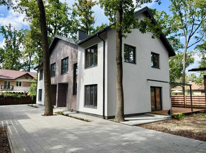 Цегляний дуплекс в центрі міста! В оточені дубів. БЕЗ комісії - фото 1