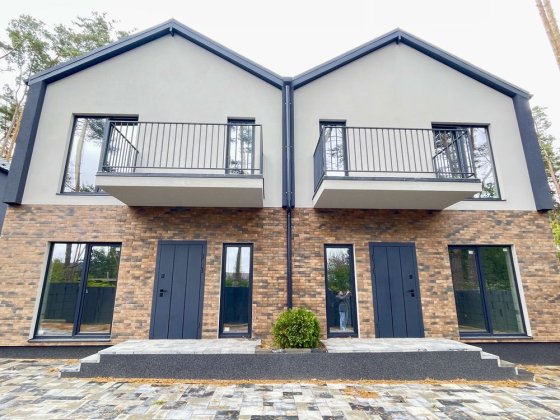 Дуплекс серед сосен в центрі Бучі Буча