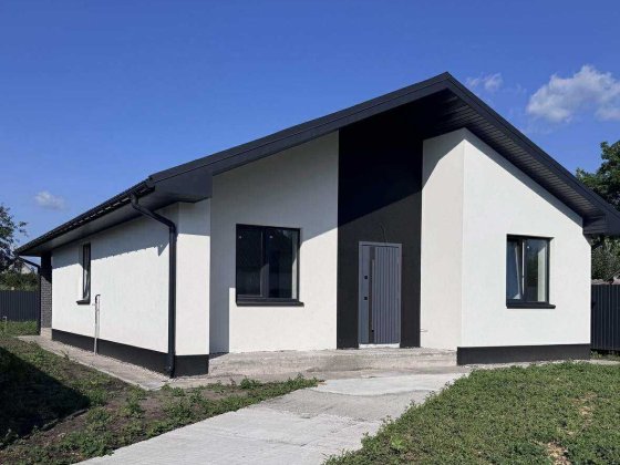 Продам новий будинок неподалік від центра міста Бориспіль