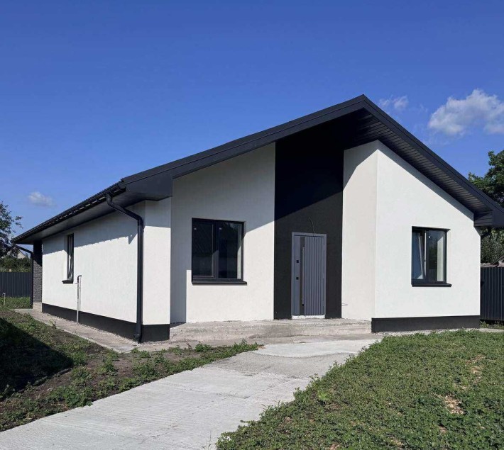 Продам новий будинок неподалік від центра міста - фото 1