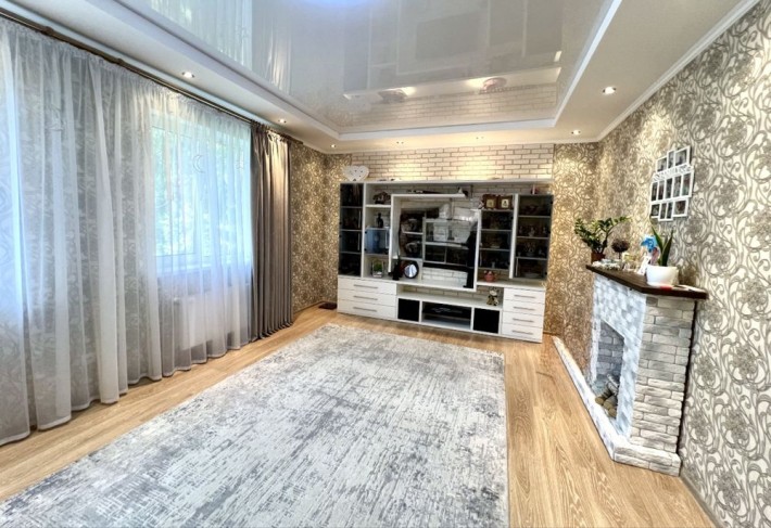 Укомплектований будинок з гаражем - фото 1