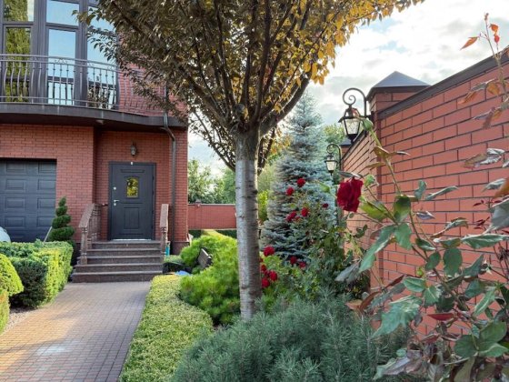 Продам таунхаус із великим подвірʼям та гаражем на два автомобіля Белая Церковь