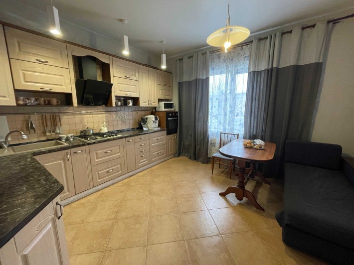 Продається двоповерховий будинок у Бучі, 4,39 сотки, окремий гараж - фото 1