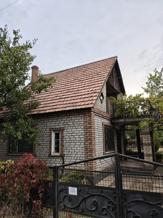 Дача з двоповерховим будинком Карачуни - фото 1