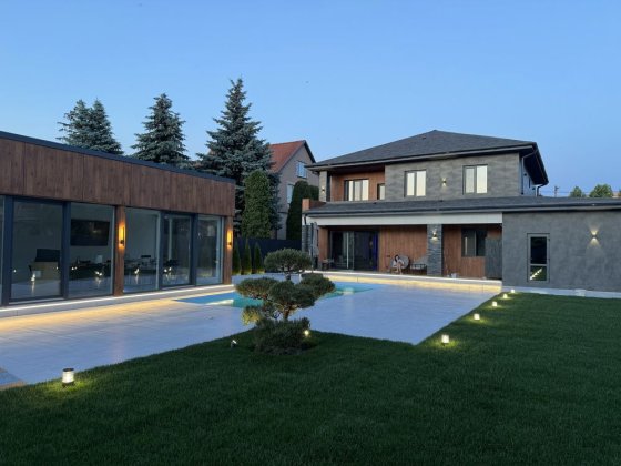 Современный новый дом с бассейном и гаражом по ул.Дунайской Кривий Ріг