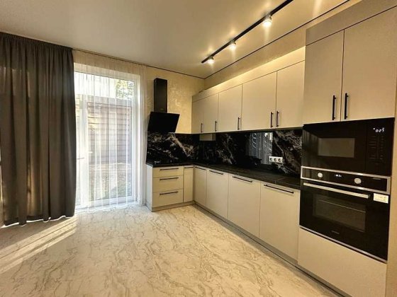 Таунхаус з новим ремонтом у Бучі! ТОП локація! БЕЗ комісії Буча