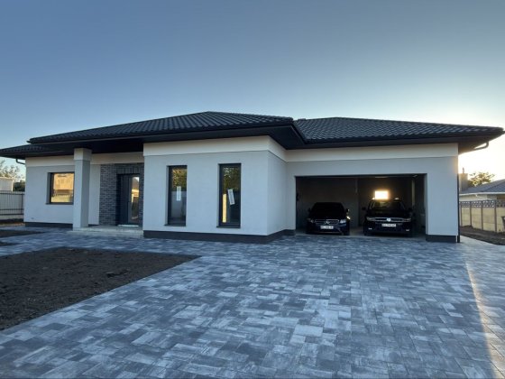 Цегляний будинок з гаражем на 2 авто в Боратині 12 сотих землі. Луцк