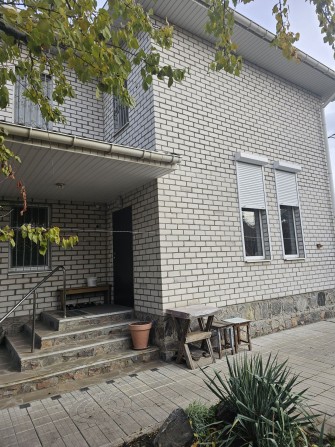 ПРОДАМ ДОМ ВКременчуге.рн КРЮКОВ.Дом 2х этажный ,кирпичный.Возле Днепр - фото 1