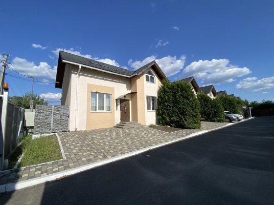 Продаж Таунхауса в Бучі на проти Авенір Плази. Центральні комунікації Буча