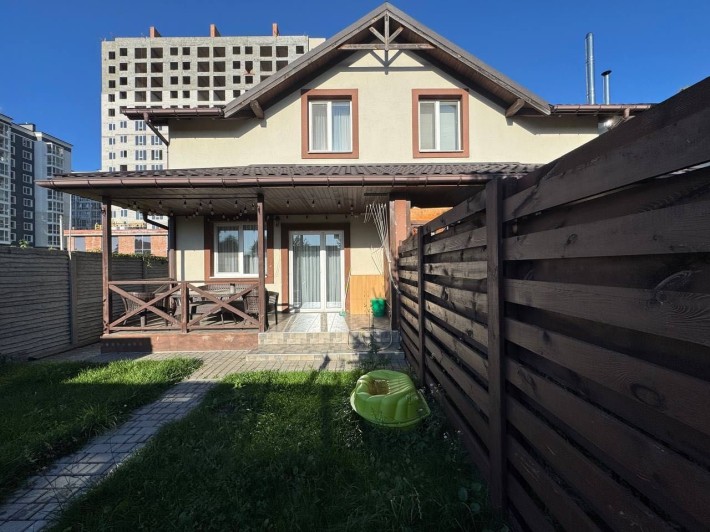 Продам Дуплекс з Якісним Ремонтом в Розвиненій Локації Міста. - фото 1