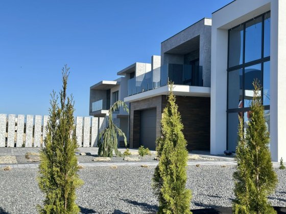 Продаж Будинку з двома гаражами! Луцьк Луцьк