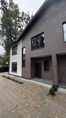 Продам Дуплекс в Місті Буча. Велика Ділянка. Навкруги Хвойний Ліс. - фото 1