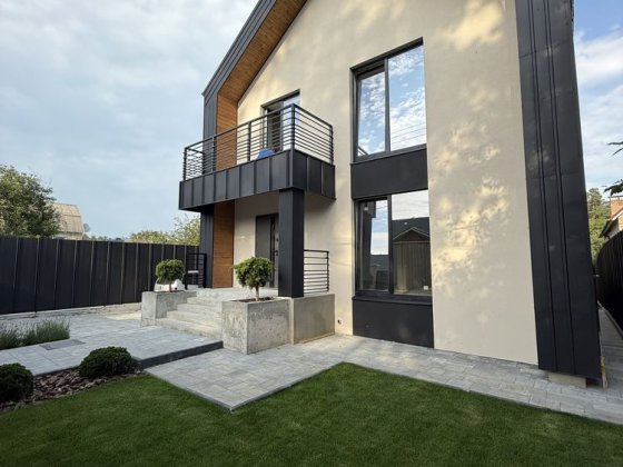 ЯКІСТЬ ТОП. Новий будинок у тихій зеленій локації,поруч із парком. Ирпень