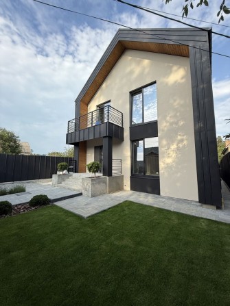 ЯКІСТЬ ТОП. Новий будинок у тихій зеленій локації,поруч із парком. - фото 1