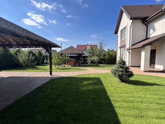 Будинок з ремонтом і підвалом в центрі Бучі Буча