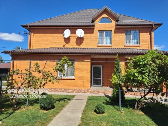 Будинок 218м цегла на 10 сотках +Гараж+Навіс +Баня+підвал в Борисполі Бориспіль