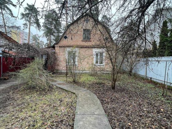 Продам ділянку 12 соток в центрі Бучі з будинком і комунікаціями! Буча
