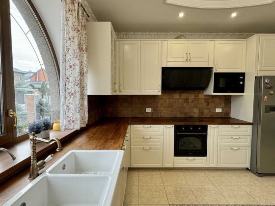 БУДИНОК з бомбосховищем БУЧА  220000 Буча