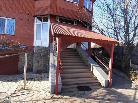 Продаж будинку .300м2 з  вбудованим гаражем + баня та сад  №2393 Полтава