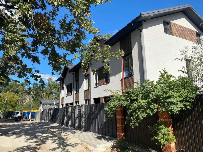 Таун по вулиці Стуса,поруч з Центральним парком,центральні комунікації - фото 1