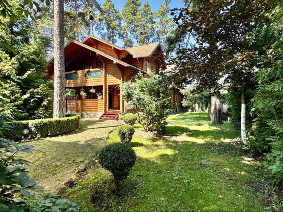 Продаж еко будинку з власним озером та соснами на території Буча