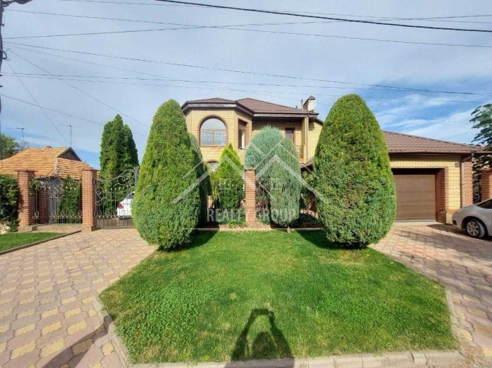 Продаж сучасного  будинку з гаражем в центрі міста по вул. Дунайській - фото 1