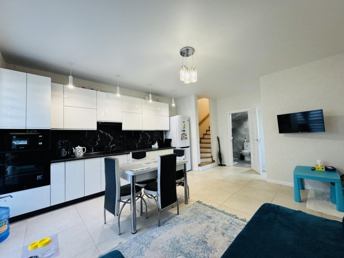 Будинок (квадро) з ремонтом в затишному місці, вулиця Лугова - фото 1