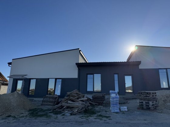 Продам котедж з внутрішніми роботами, р-н Райського саду+ділянка 2 сот Ровно