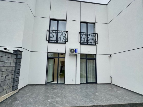 Продам котедж з ремонтом в районі Щасливе! Ровно