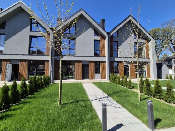 Таунхаус в Центрі з наповненням з мансардою,підвалом Цокольний поверх Буча