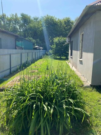 Продам окремий добротний  будинок з власним ставом ! - фото 1