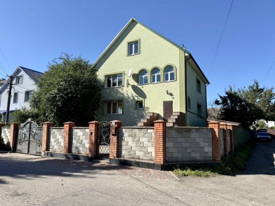Продається будинок на Басів Куті Ровно