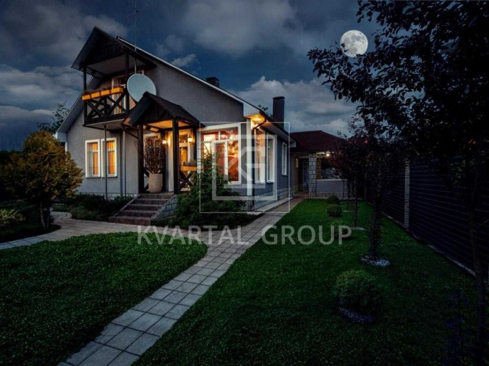 Продаж чудового будинку в гарній локації з дизайнерським ремонтом - фото 1