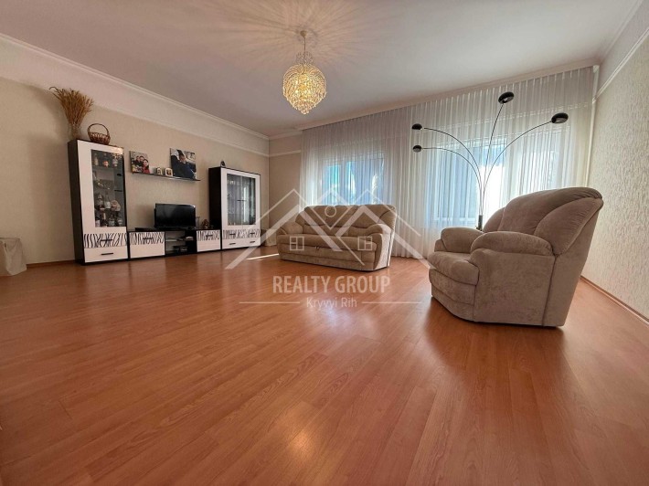 Продається затишний та просторий будинок в Інгулецькому районі - фото 1