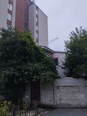 Продам частину будинку з приватизованою ділянкою , - фото 1