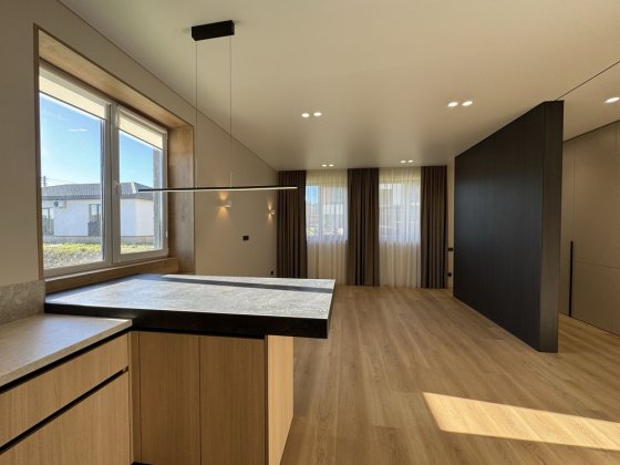 Кутовий таунхаус з міськими мережами та ексклюзивним ремонтом Рівне