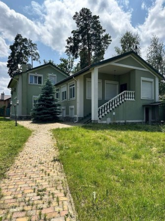 Будинок з ремонтом у Бучі на 14 сотках з гаражем, газ, басейн - фото 1