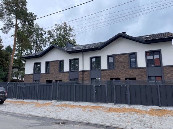 Продаж Таунхаус  з незавершеним ремонтом в центральній частині Ірпеня Ірпінь