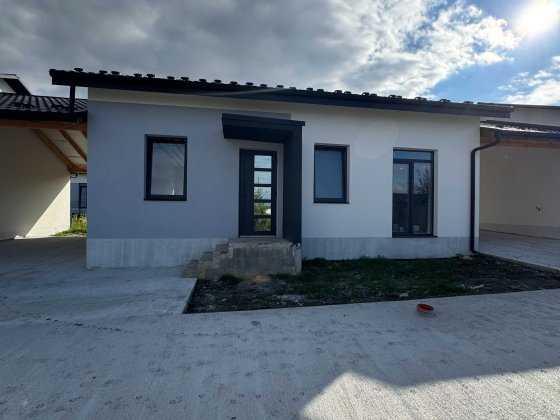 Продам котедж 76 м2 за Зоопарком!! Ровно