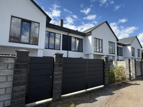 Продаж котеджу за ціною 1-кімнатної квартири на вул. А.Мельника Ровно