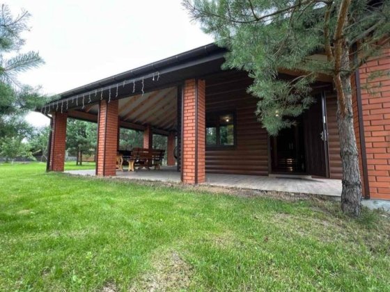 Неймовірно красивий будинок поруч лісу.20сот землі,усі комунікації. Рівне