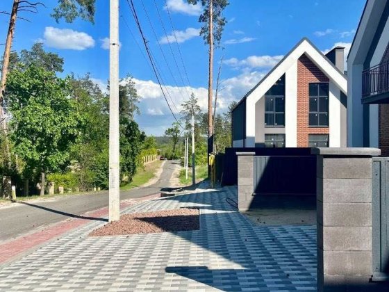 Таунхаус 100 м² з центральними комунікаціями в котеджному містечку Ірпінь